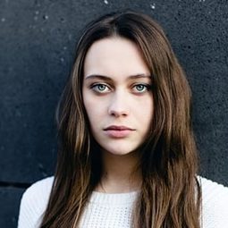 Nicole Mercedes Müller - Mona kriegt ein Baby演員 飾演Pauline