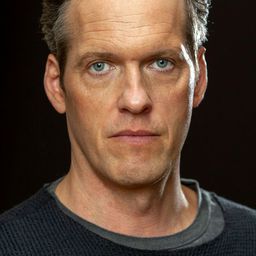 Niklas Engdahl 飾演 Lars