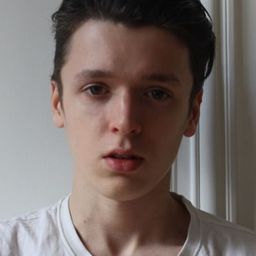 Gulliver Bevernaege-Benhadj 飾演 Donovan