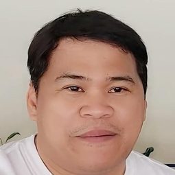 Ogie Diaz 飾演 Showbiz Reporter