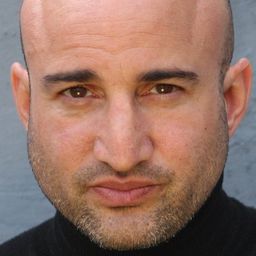 Paschal Friel 飾演 Gang Member