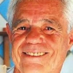 Tião Ribas D'Avila 飾演 Damasceno