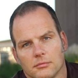 Adrian G. Griffiths - 不思議先生演員 飾演Tom Ackhurst