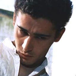 Antonio Orlando 飾演 Soldato ex-seminarista