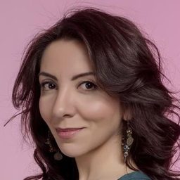 麥兒譚·耶爾馬茲卡雅 飾演 Döndü