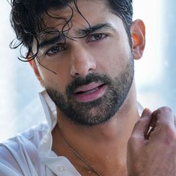 Taaha Shah 飾演 Aanchal