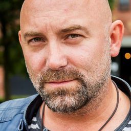 Loek Peters 飾演 Ronald