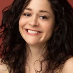 Carla Corvo 飾演 Truck Driver's Girlfriend