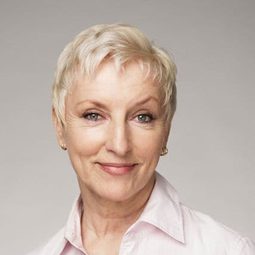 Alexandra Prusa 飾演 Federal Councilor