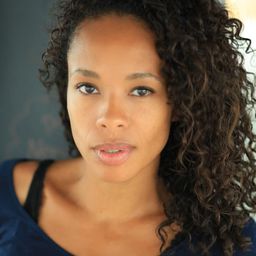 伊娜·潔若汀·蓋 飾演 Feli