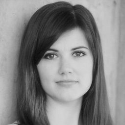 Iris Graham 飾演 Sylvia