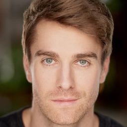 Mike Heslin - 我思念你演員 飾演Fernando