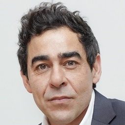 帕布羅·齊亞佩拉 飾演 Tito