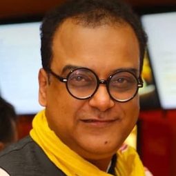 Sujan Mukherjee 飾演 Bimbo