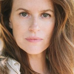 Annemarie Lawless 飾演 Bombmaker's Assistant