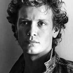 馬汀·雷克梅爾 飾演 Mink