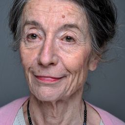 Claudine Acs 飾演 La vieille dame