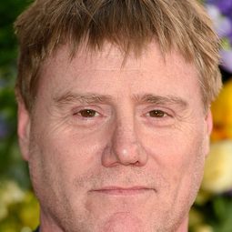 史帝芬·威汀頓 飾演 Ronny