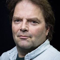 Victor Löw - 大城小鮮肉演員 飾演Arthur