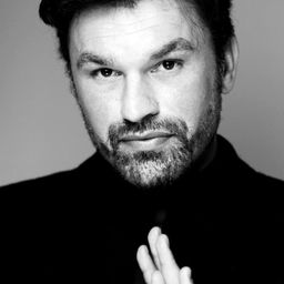 Alexander Maniatis 飾演 Patient 2