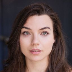 Rebecca Dyson-Smith 飾演 Sergeant Karen Brown