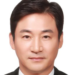 全盧民 飾演 Doctor Cho