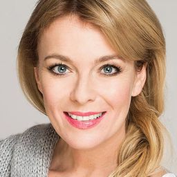 Lucie Benešová 飾演 Tina Lukof