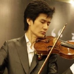 Yun Tang 飾演 Xiao Chun