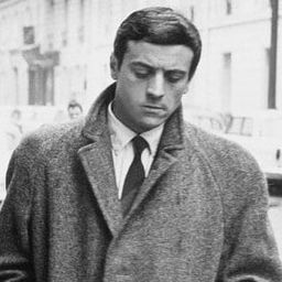 Gilles Quéant 飾演 A Character from the Hotel