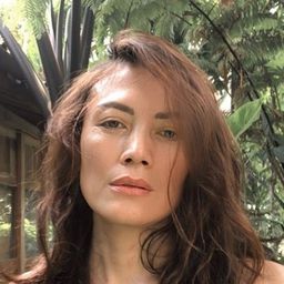 Ony Seroja-Hafiedz 飾演 Bude Ning