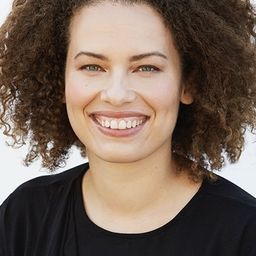 珍妮弗·布瑞亞 飾演 Self