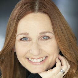 Cathy Cavadini - 太空戰士演員 飾演Additional Voices (voice)