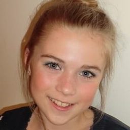 Cecilie Alstrup Tarp 飾演 Amanda