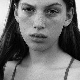 Lou Lampros - 三生有幸演員 飾演Emma