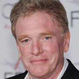 威廉·安瑟頓 飾演 Walter Peck