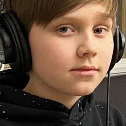 Alfred Uusitalo 飾演 Rasmus