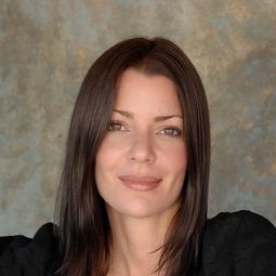 Teresa Hill 飾演 Casey