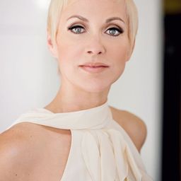 米婭·柯泰特 飾演 Cheryl