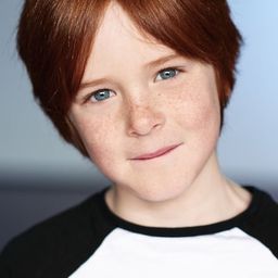 Finn Scicluna-O'Prey 飾演 Geoffrey Roper