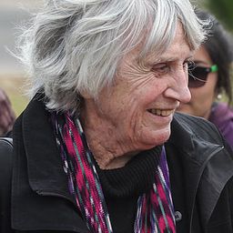 Joan Alison Turner 飾演 Self - Victor Jara's Wife