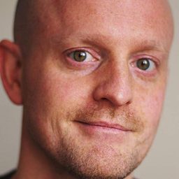 Jean-Paul Lucasson 飾演 Internationell Revisor