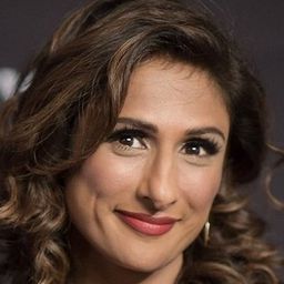 Sarayu Rao 飾演 Priya Collins