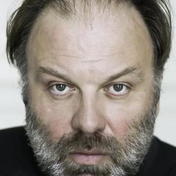 Waldemar Kobus 飾演 Richard