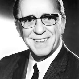 Paco Martínez Soria 飾演 Severiano Paredes