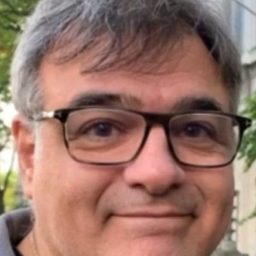 John Kiriakou 飾演 Self