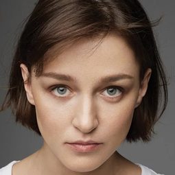 葉芙戈尼亞克里耶史德 飾演 Olya