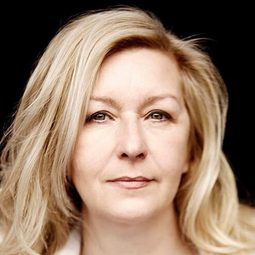 Amparo Fernández - 聖血演員 飾演Sister Learza