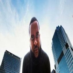 Abbas Hamad 飾演 Bas