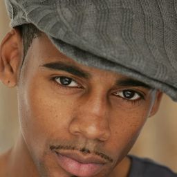 傑瑞米·西歐維斯 飾演 Ronald Tyler