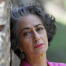 Alessandra Costanzo 飾演 Social Worker